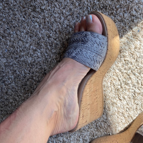 DONALD J PLINER CLOE CORK WHIPSTITCH WEDGE SIZE 9 - Picture 13 of 13